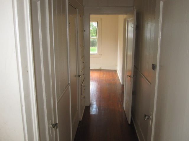 hall connecting bedrooms.jpg